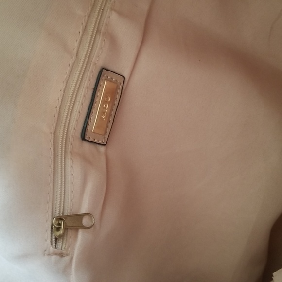 Fabulous Fringe Handbag - Picture 4 of 7